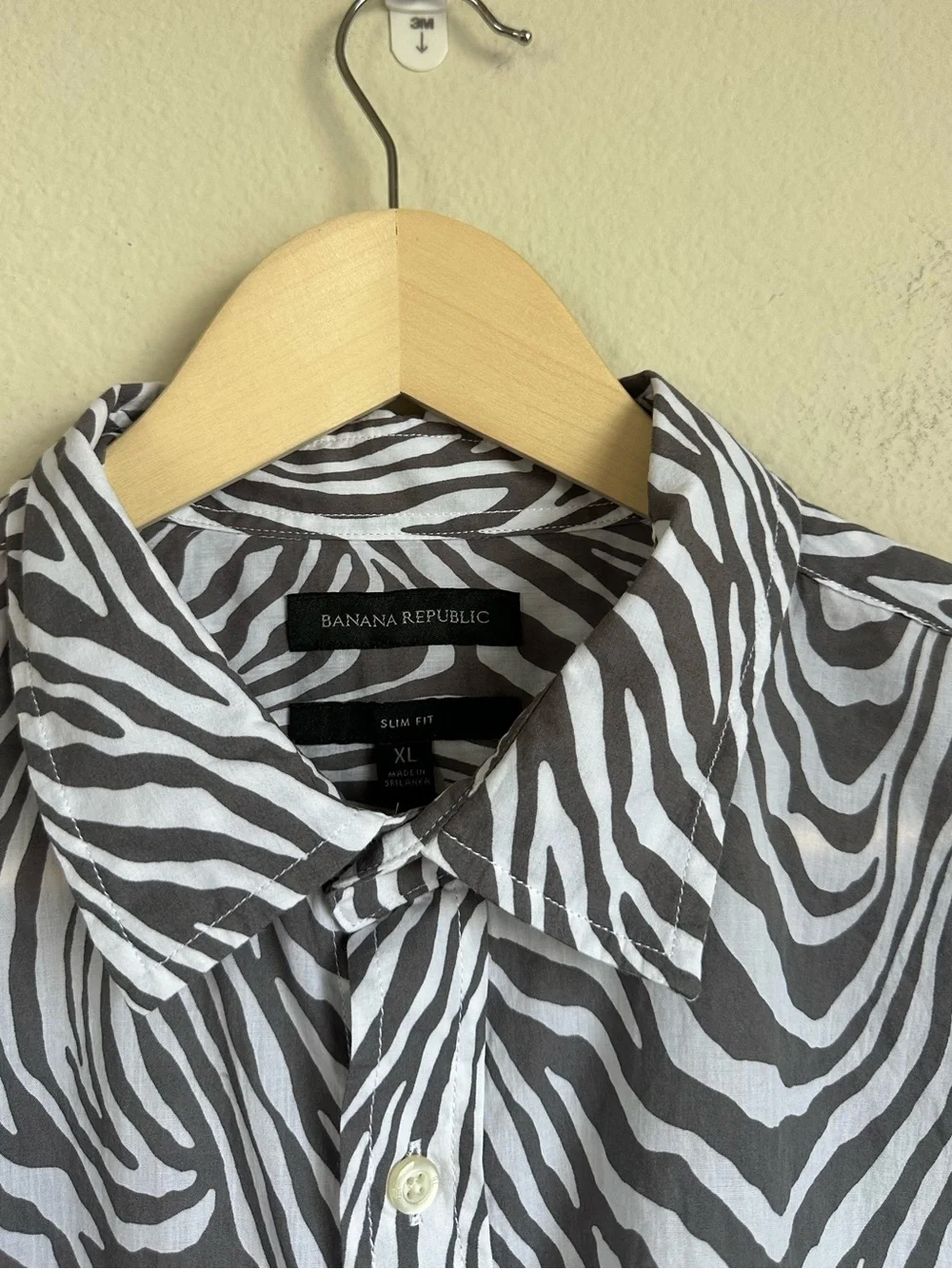 Banana Republic Men’s Cotton Zebra Print Short Sleeve Button Down Shirt